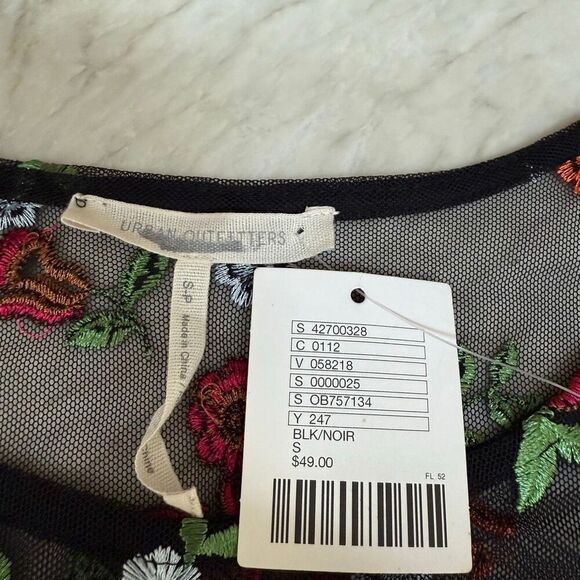 Urban Outfitters Sheer mesh Embroidered Black Floral Crop Top Size S NWT - Picture 6 of 9